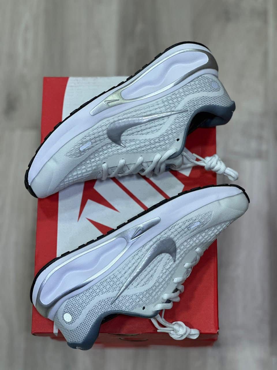 NIKE – JUST DO IT | Blanc/Argent – Chaussures de sport stylées et légères